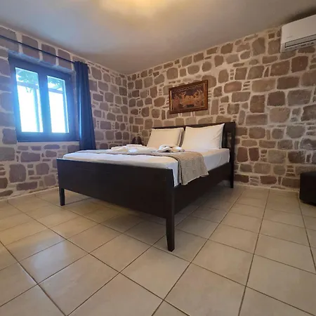 Milos Petra Di Mare